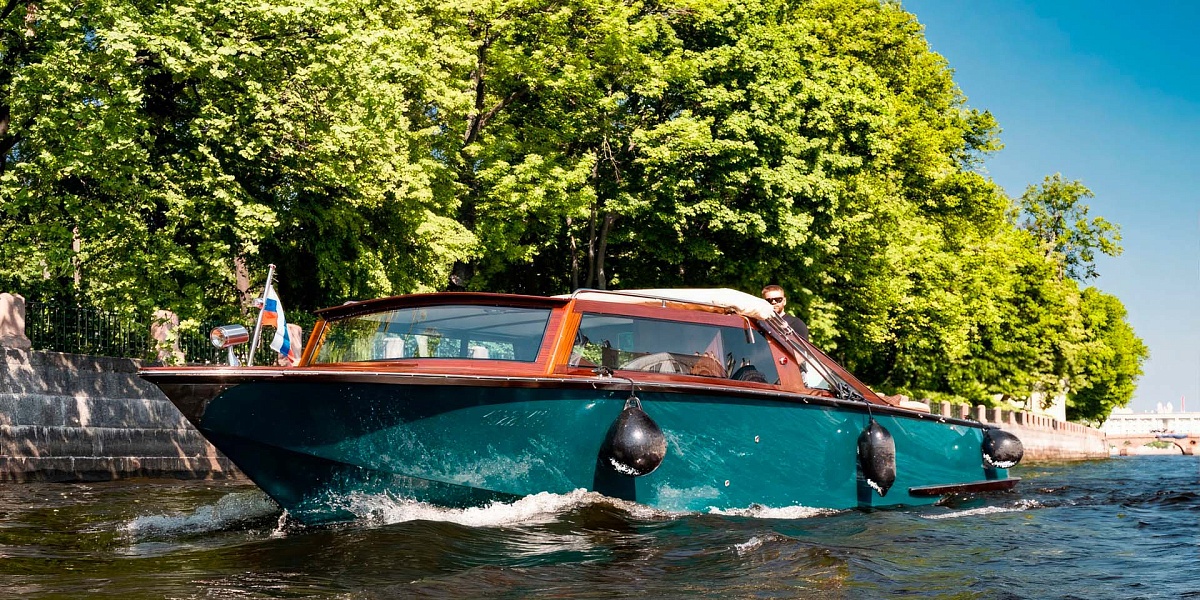 Аренда катера премиум класса Консулв Санкт-Петербурге